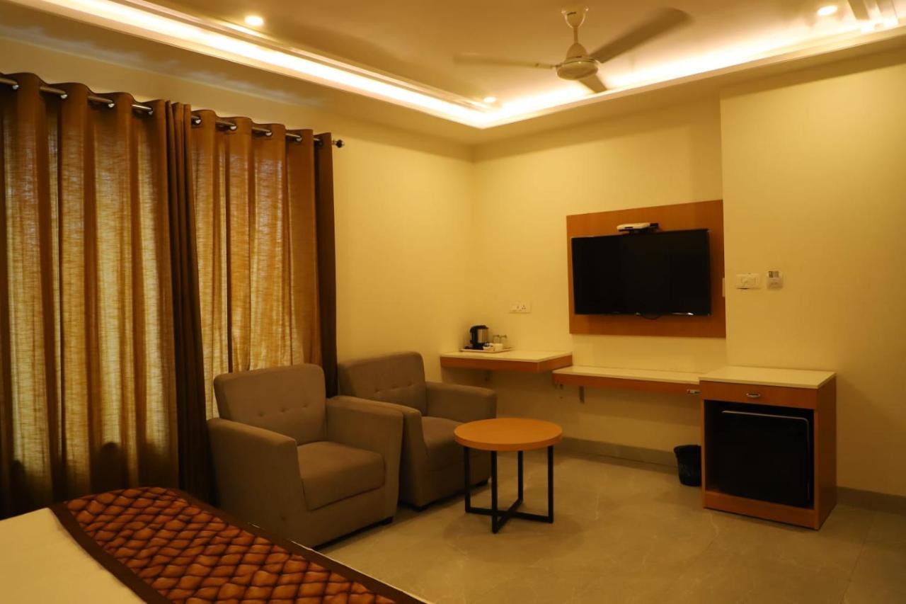 Ananda Castle Hotel Vrindāvan Екстериор снимка