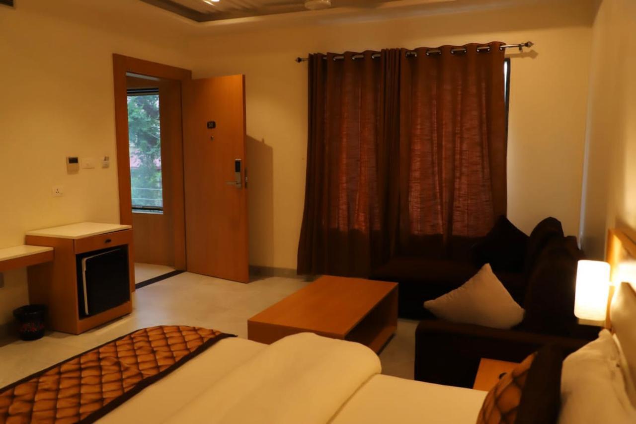 Ananda Castle Hotel Vrindāvan Екстериор снимка
